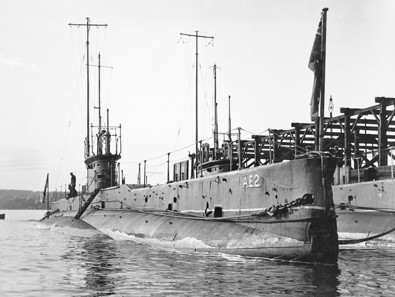 ऑस्ट्रेलियाई नौसेना (RAN) पनडुब्बियों AE1 और AE2, c.1914 द्वारा ऑस्ट्रेलियाई फोटोग्राफर