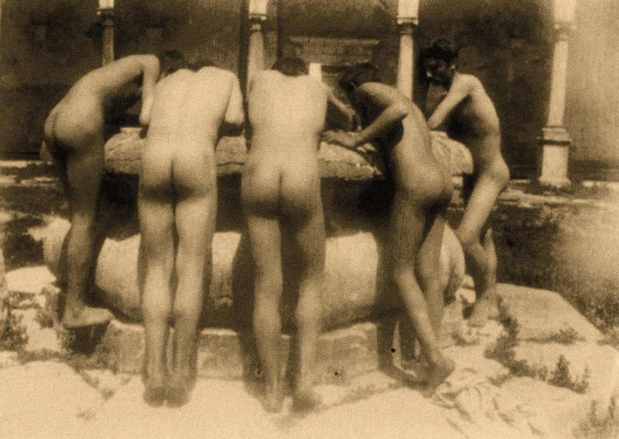 एक अच्छी तरह से नीचे देख रहे पांच लड़कों का अध्ययन, सिसिली, C.1900 (सीपिया फोटो) द्वारा बैरन विल्हेम वॉन ग्लोडेन