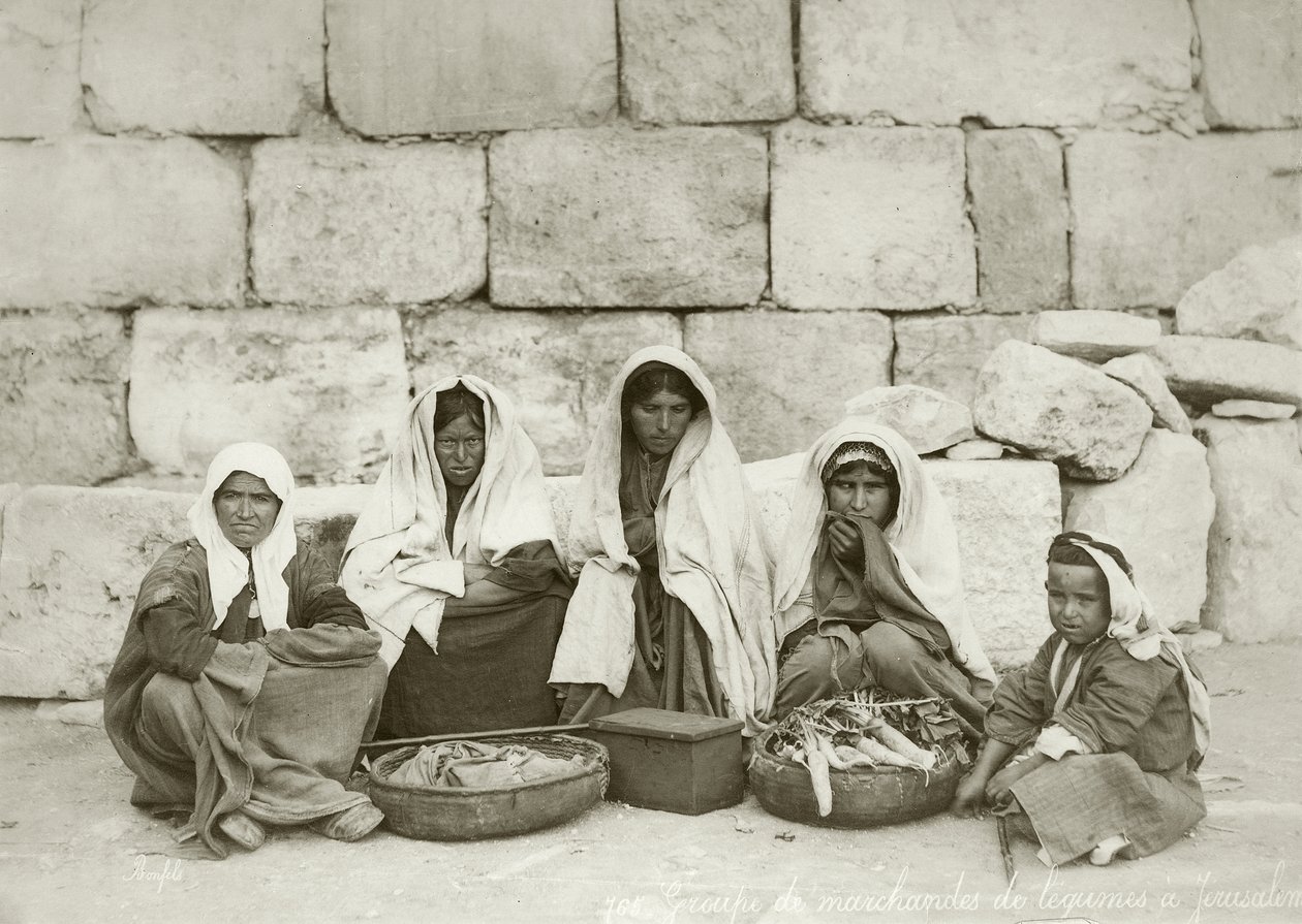बाजार के अंत में फेलाहिन का एक समूह, c.1867-98 द्वारा बोनफिल का स्टूडियो
