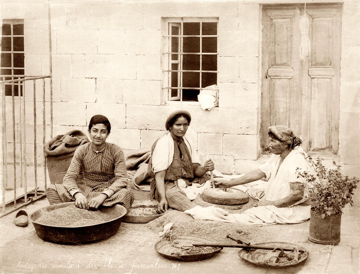 जेरूसलम में गेहूं पीसकर, c.1867-98 द्वारा बोनफिल का स्टूडियो