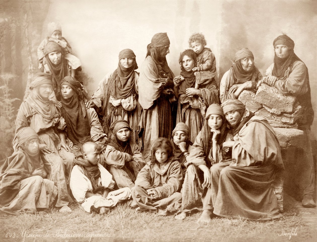 17 बेडूइन महिलाओं और बच्चों का समूह, c.1867-98 द्वारा बोनफिल का स्टूडियो