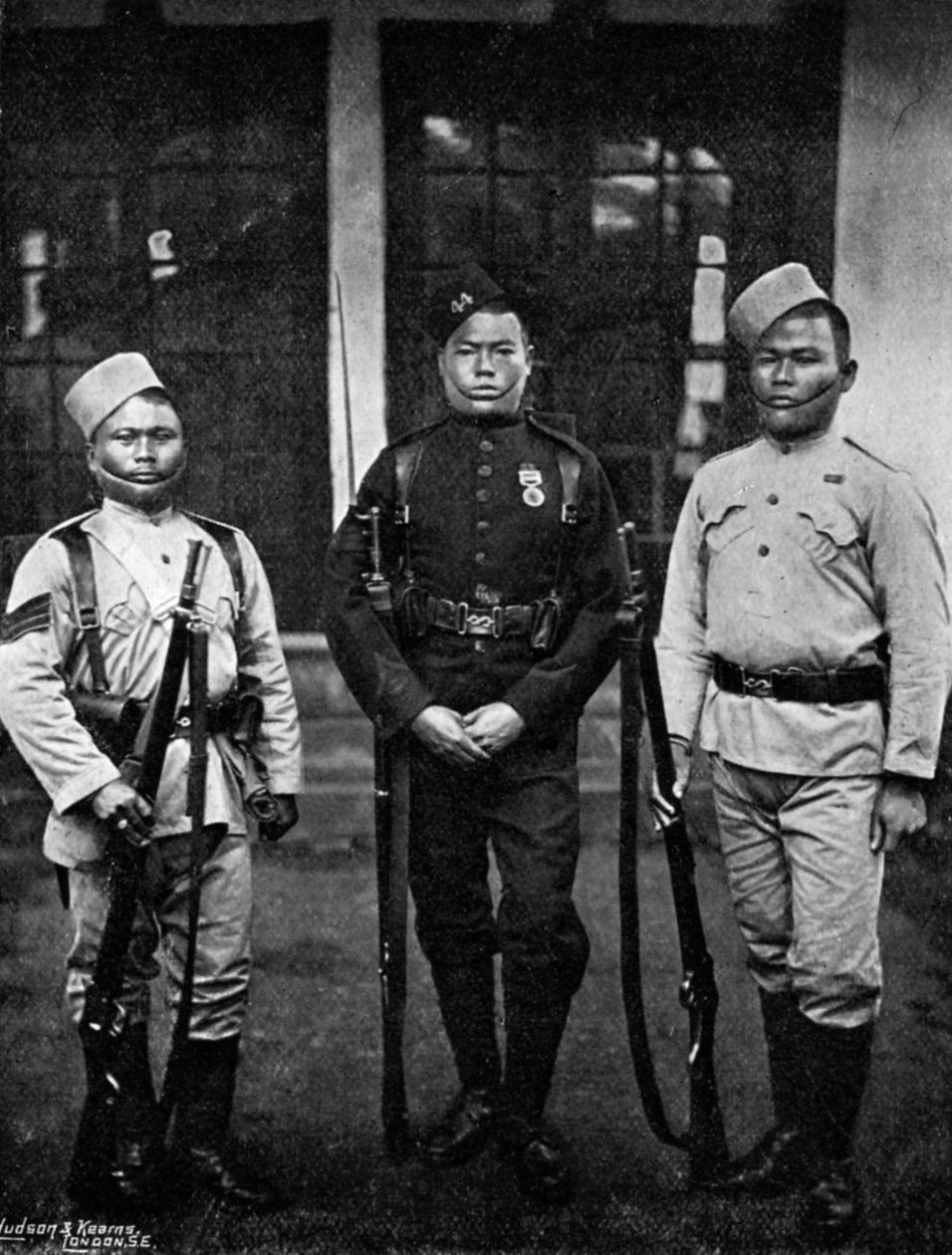 44 गोरखाओं की वर्दी का प्रकार, 1896 द्वारा बॉर्न और शेफर्ड
