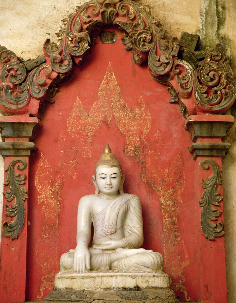 ध्यान में बैठा बुद्ध (अलबास्टर) द्वारा बर्मी स्कूल