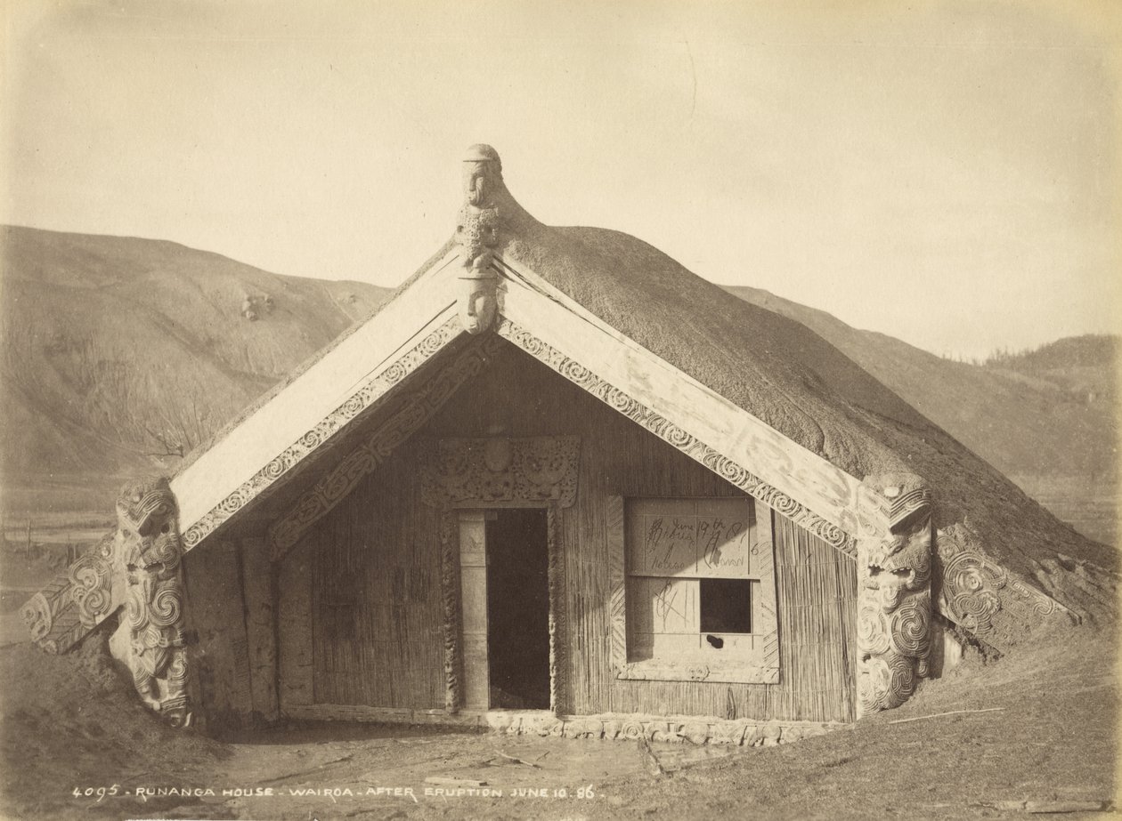 हाउस काउंसिल - वारोआ - विस्फोट के बाद जून 10.86, जुलाई 1886 (एल्बम प्रिंट) द्वारा बर्टन ब्रदर्स स्टूडियो