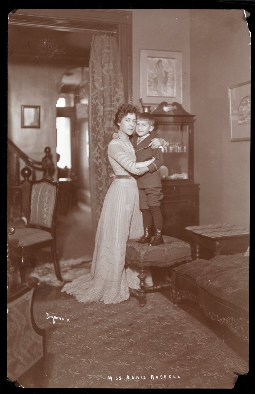 एनी रसेल, c.1900 द्वारा बायरन कंपनी