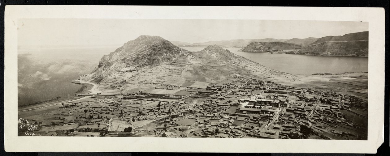 पनामा नहर, 1913 (सिल्वर जिलेटिन प्रिंट) के निकट या इसके आस-पास किसी शहर का बर्ड-आई व्यू, द्वारा बायरन कंपनी