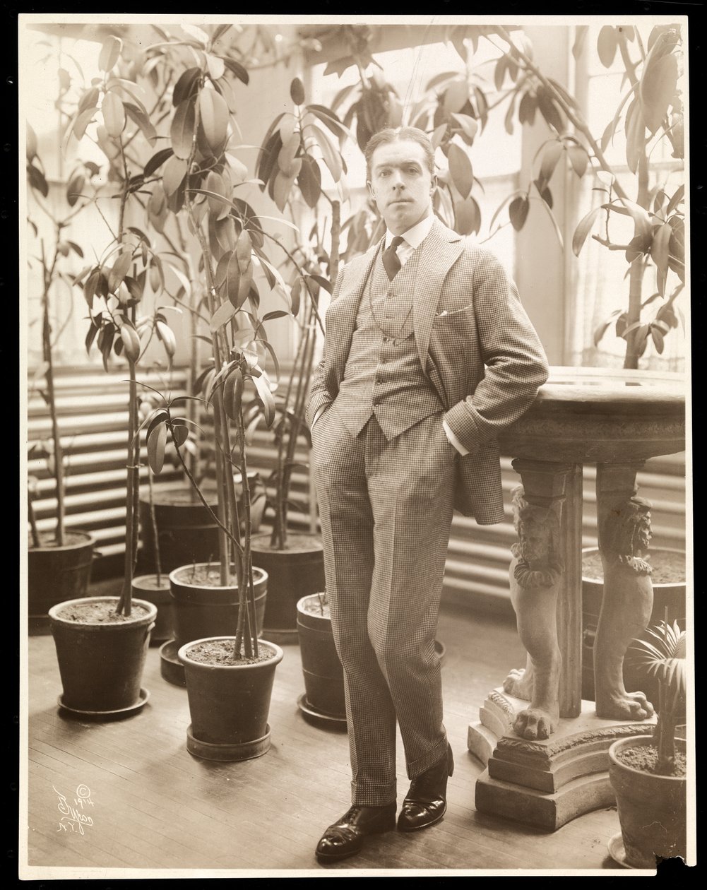 विलियम फैवरशम अपने संरक्षिका में, c.1914 (रजत जिलेटिन प्रिंट) द्वारा बायरन कंपनी