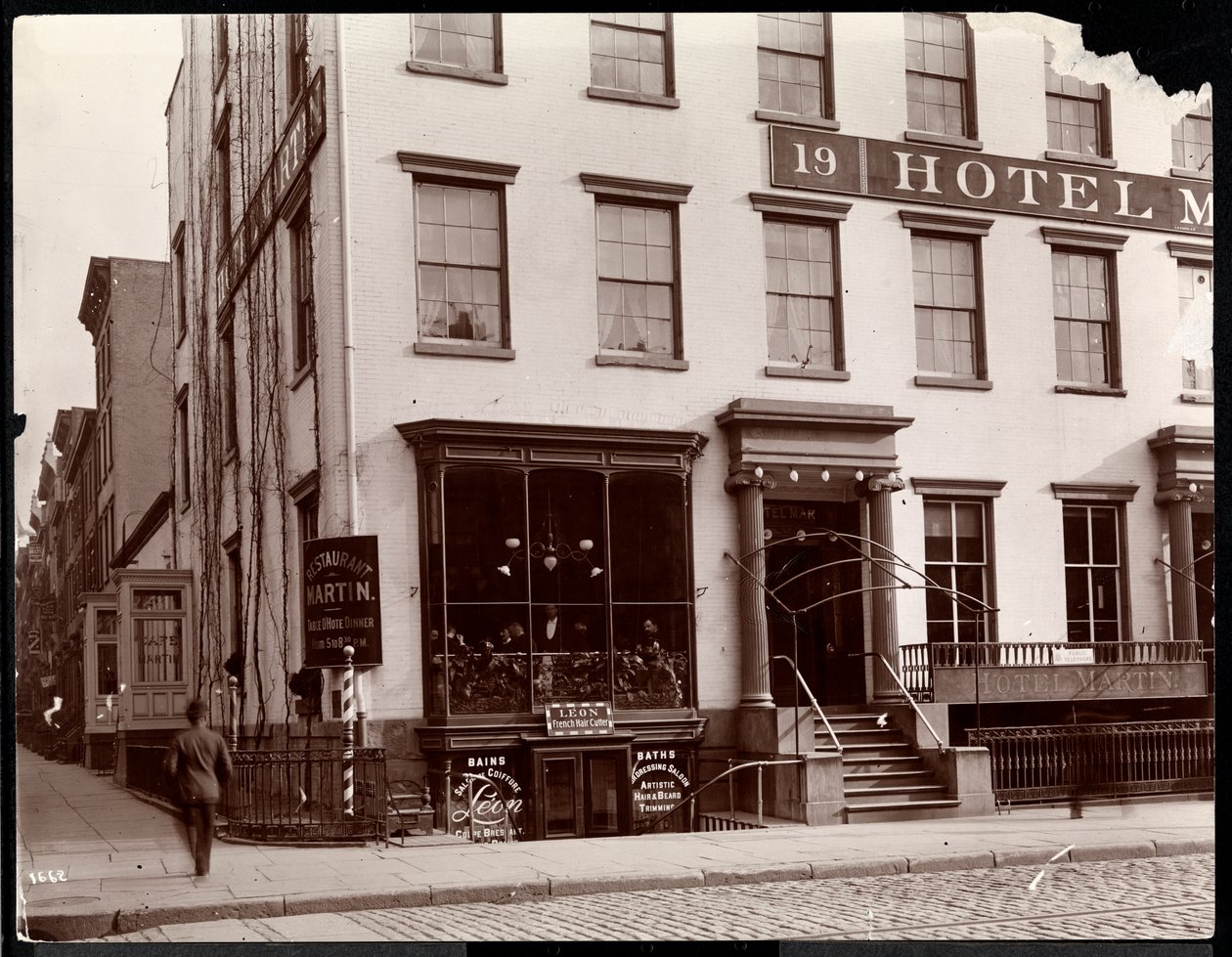 19 Lafayette Place, New York, 1896 में होटल मार्टिन (सिल्वर जिलेटिन प्रिंट) द्वारा बायरन कंपनी