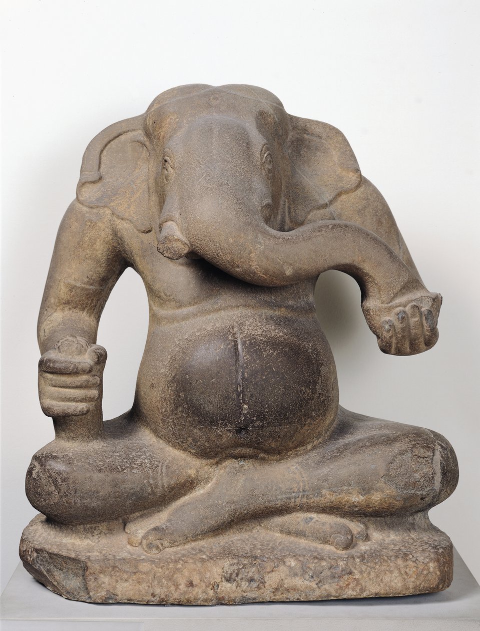 गणेश, तुओल फेक किन, कमंडल प्रांत से, 7 वीं -8 वीं शताब्दी (बलुआ पत्थर) द्वारा कंबोडियन स्कूल