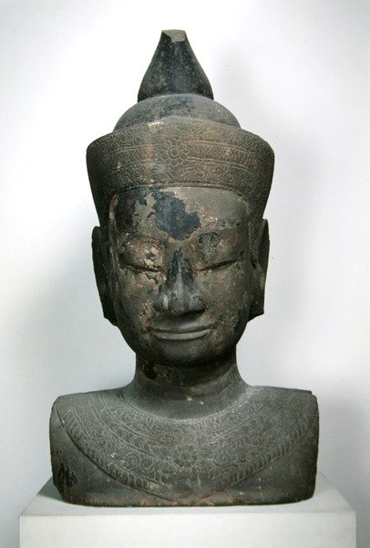 बुद्ध का सजाया हुआ बस्ता; 15 वां -16 वेंचर (बलुआ पत्थर) द्वारा कंबोडियन स्कूल