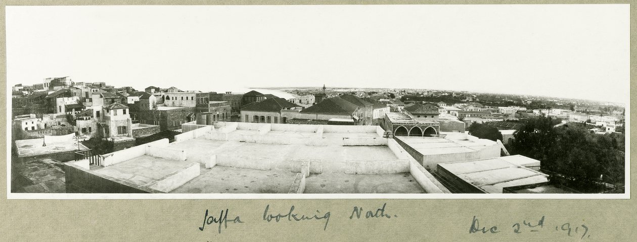 जाफ़ा, उत्तर की ओर देख रहे हैं, 2 दिसंबर 1917 द्वारा कैप्टन। आर्थर रोड्स