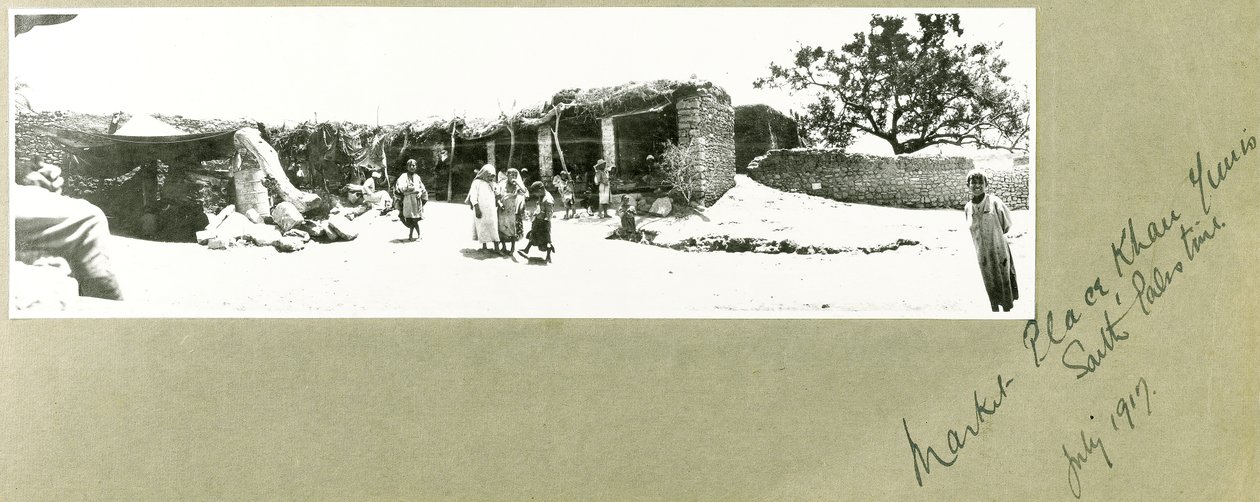 मार्केट प्लेस, खान यूनिस, साउथ फिलिस्तीन, जुलाई 1917 द्वारा कैप्टन। आर्थर रोड्स