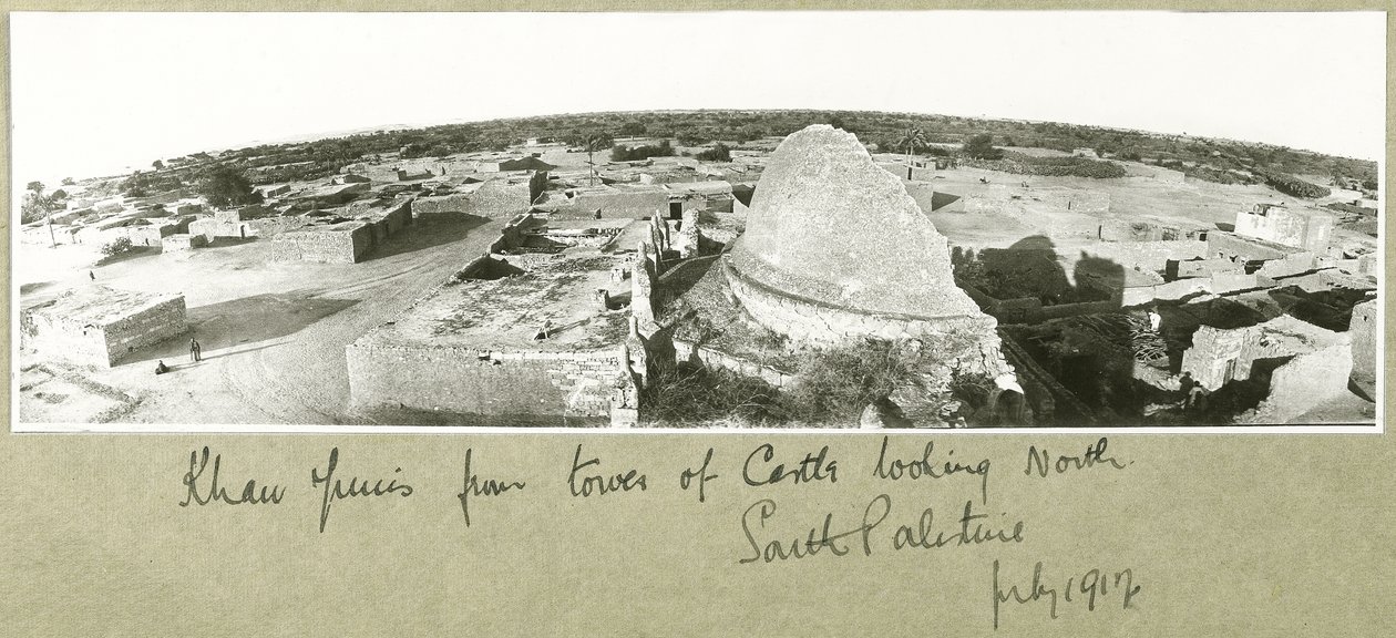 जुलाई 1917 के महल टॉवर, दक्षिण फिलिस्तीन से खान यूनिस द्वारा कैप्टन। आर्थर रोड्स
