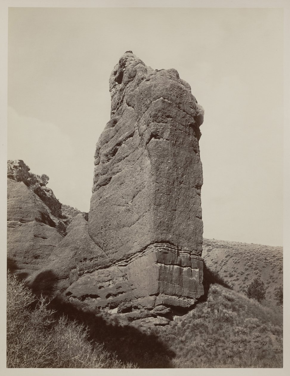 सेंटिनल रॉक, इको कैनियन, यूटा, 1873-74 द्वारा कार्लटन ई। वॉटकिंस