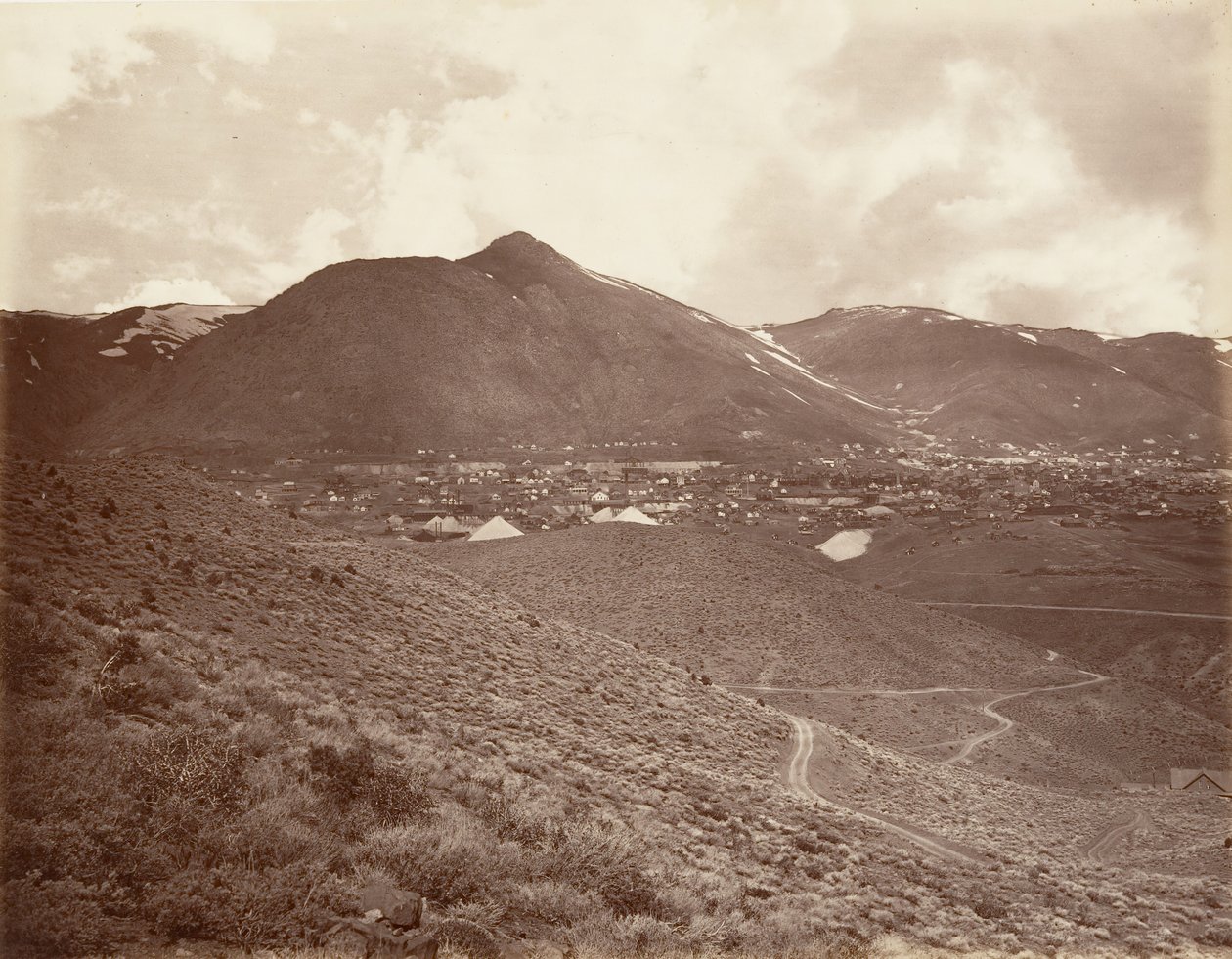 वर्जीनिया सिटी, 1875, सीए मुद्रित। 1876. द्वारा कार्लटन एम्मन्स वॉटकिंस