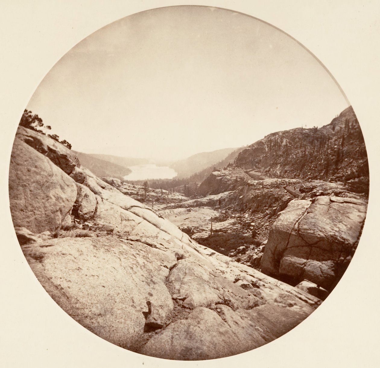 [योसेमाइट नेशनल पार्क, कैलिफ़ोर्निया], सीए। 1878. द्वारा कार्लटन एम्मन्स वॉटकिंस