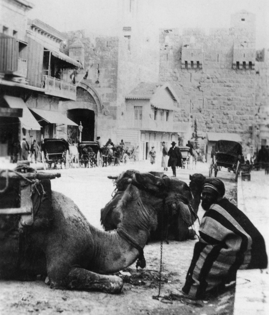 जाफा गेट के पास, जेरूसलम, c1927-c1931 द्वारा कैवंडर्स लिमिटेड