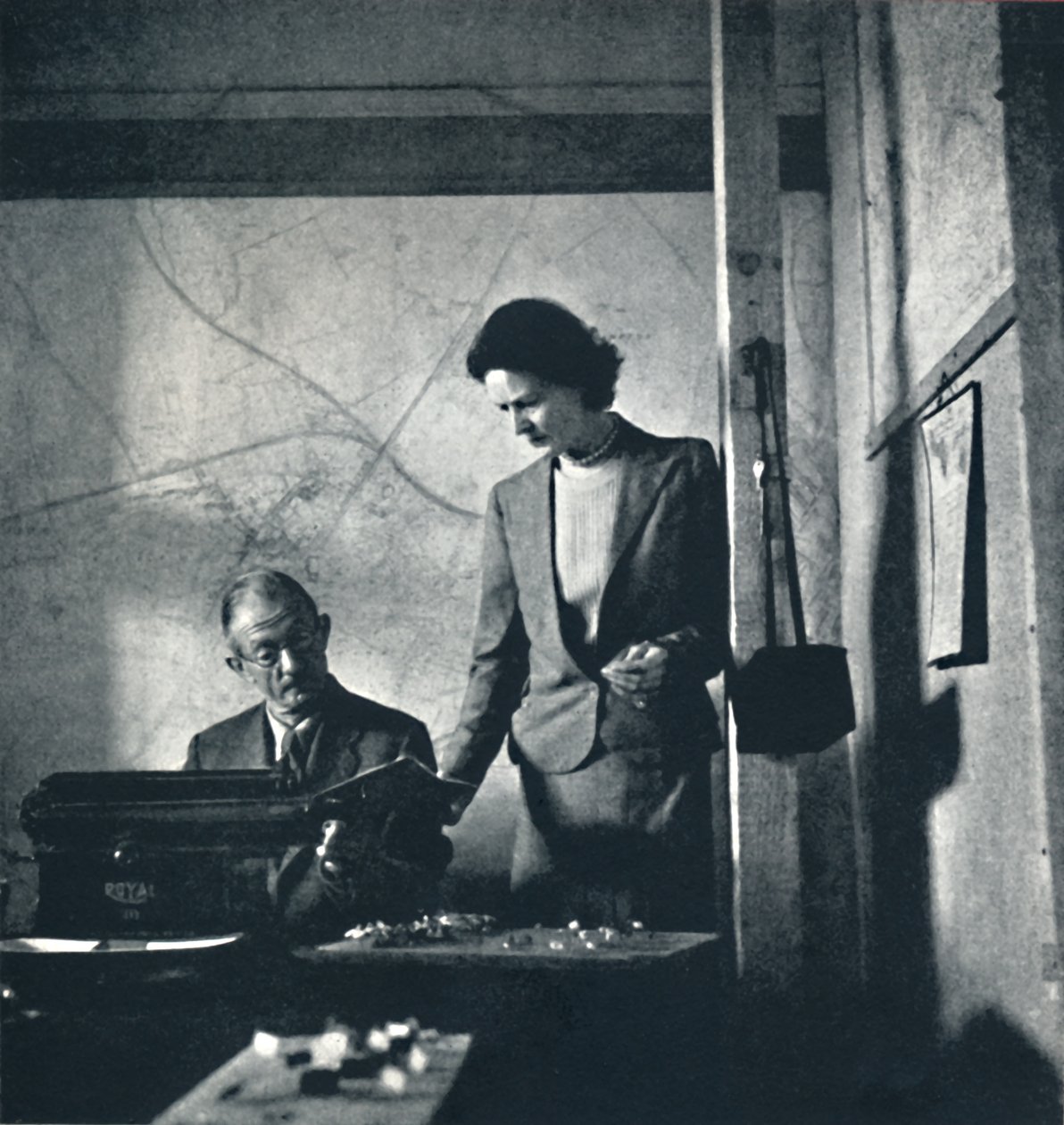 यहां कार्रवाई, 1941 द्वारा सेसिल बीटन
