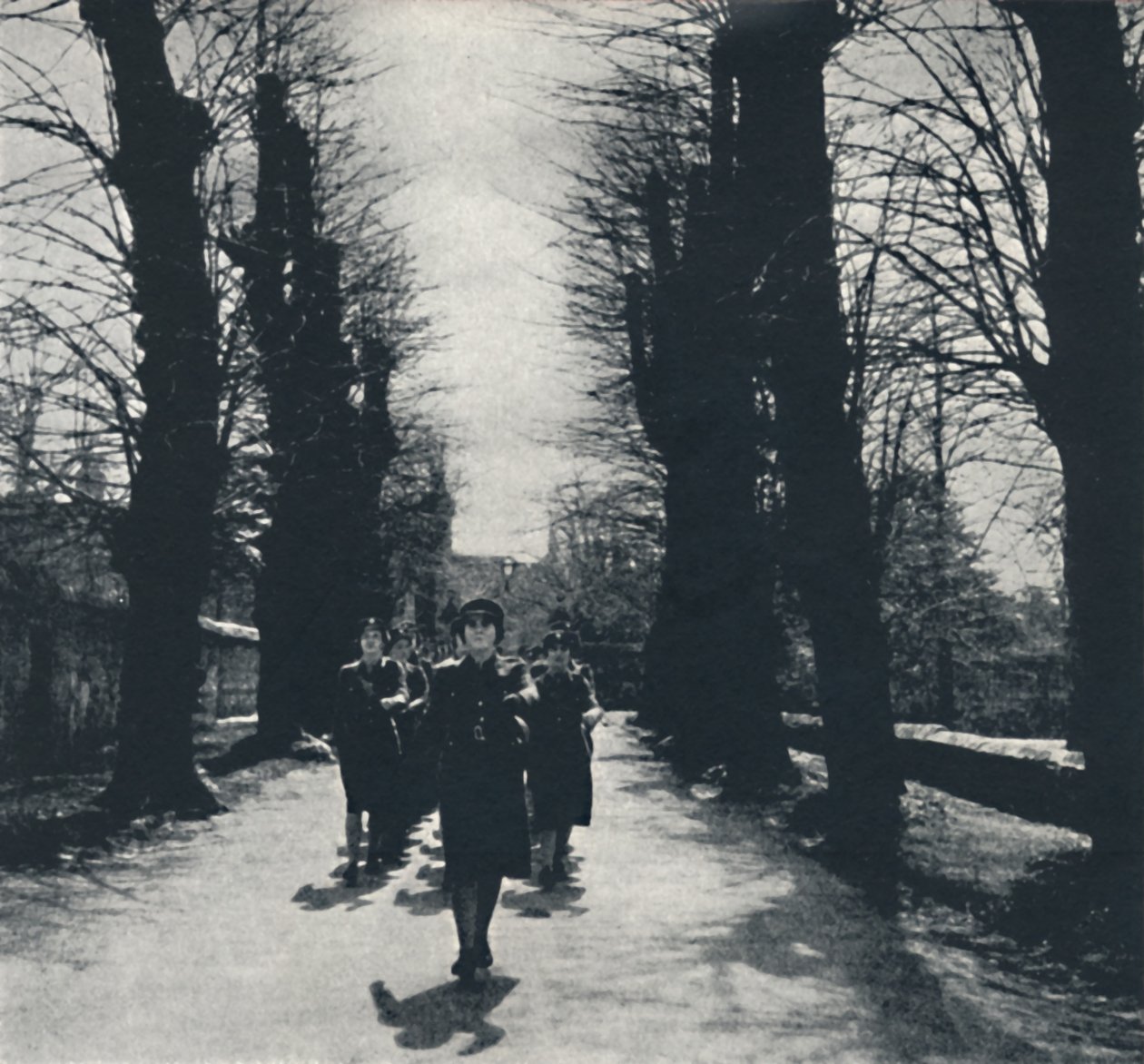 चर्च परेड, 1941 द्वारा सेसिल बीटन