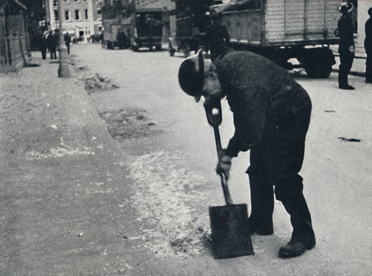 पुराने ग्लास के कलेक्टर, 1941 द्वारा सेसिल बीटन
