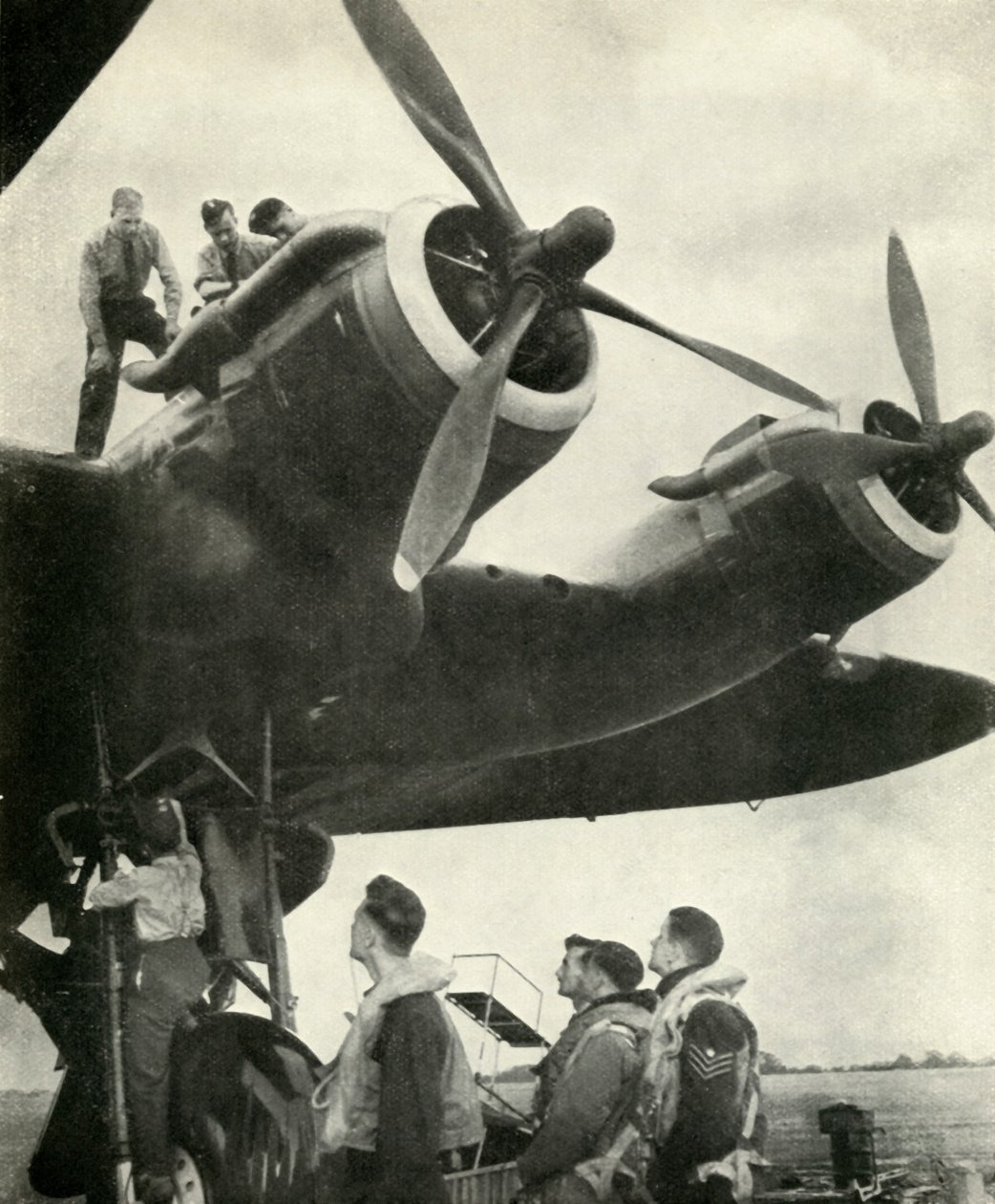 क्रू और ग्राउंड स्टाफ, c1943। द्वारा सेसिल बीटन