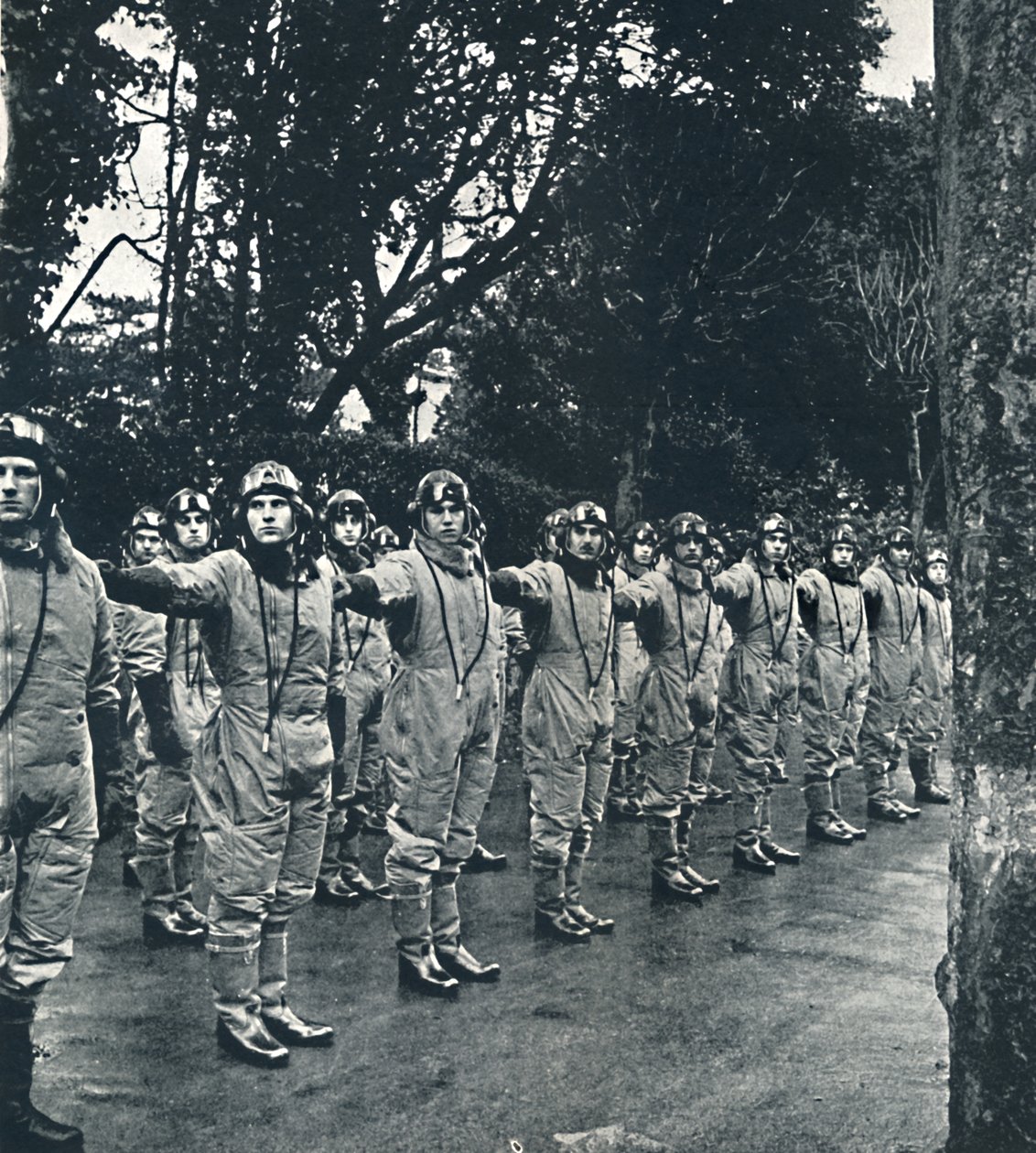कपड़े पहने रैंक, 1941 द्वारा सेसिल बीटन