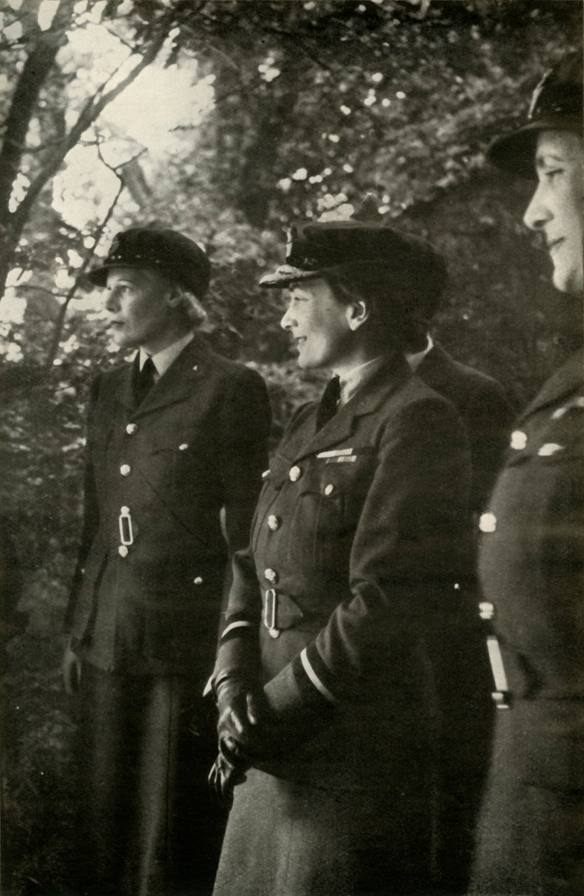HRH द डचेस ऑफ ग्लूसेस्टर, एयर कमांडेंट, c1943। द्वारा सेसिल बीटन
