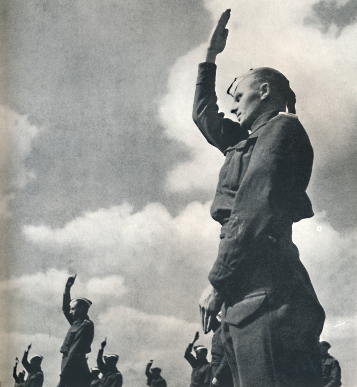 सेना के हाथ, 1941 द्वारा सेसिल बीटन
