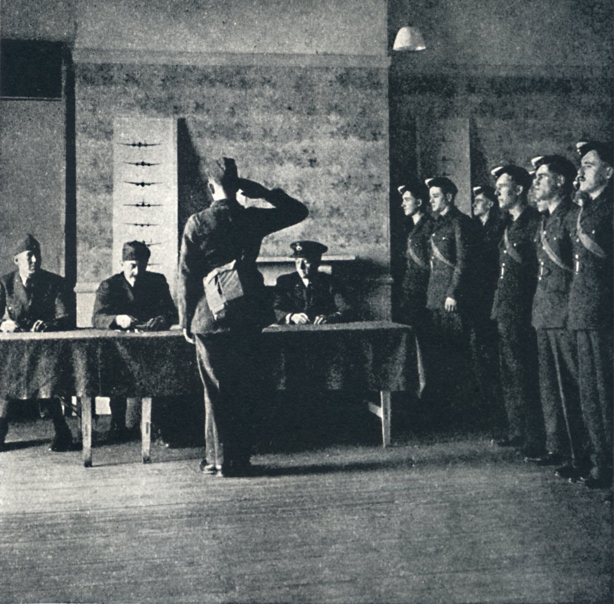 पे परेड, 1941 द्वारा सेसिल बीटन