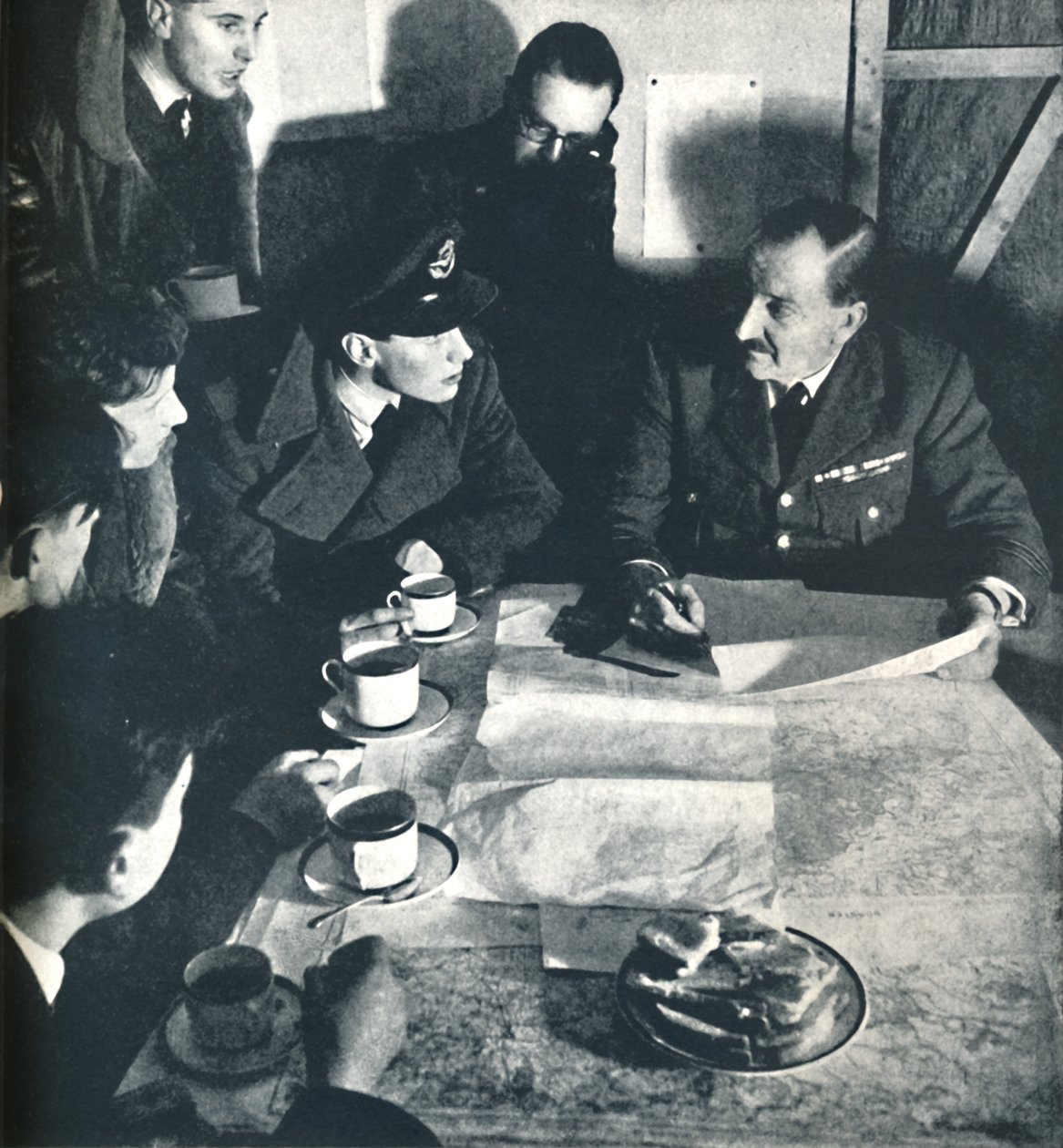 वापसी: पूछताछ, 1941 द्वारा सेसिल बीटन