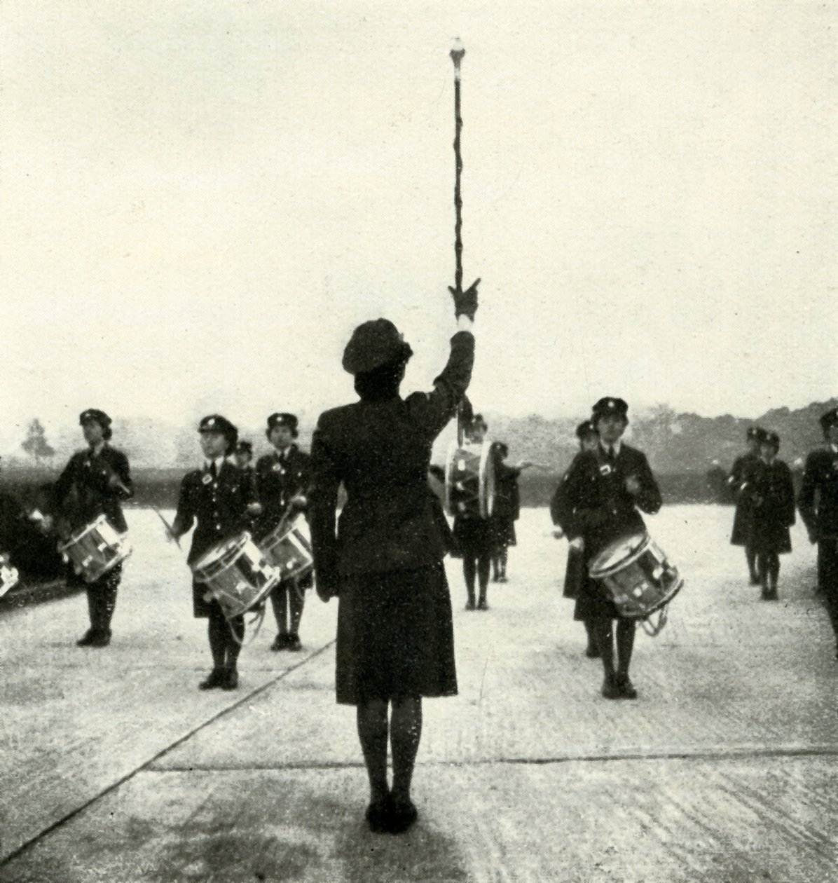 परेड पर WAAF बैंड, c1943। द्वारा सेसिल बीटन