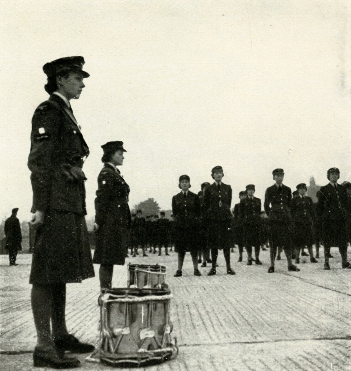 परेड पर WAAF बैंड, c1943। द्वारा सेसिल बीटन