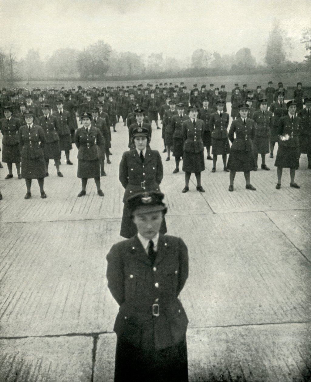 WAAF अधिकारी उनके स्कूल ऑफ इंस्ट्रक्शन में, c1943। द्वारा सेसिल बीटन
