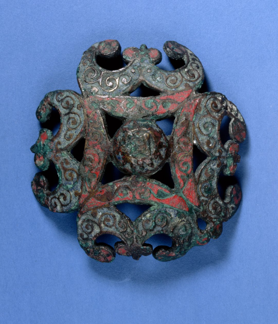 चम्प्लेव सजावट के साथ माउंट, c.2nd शताब्दी ईस्वी (तांबे मिश्र धातु और तामचीनी) द्वारा केल्टिक
