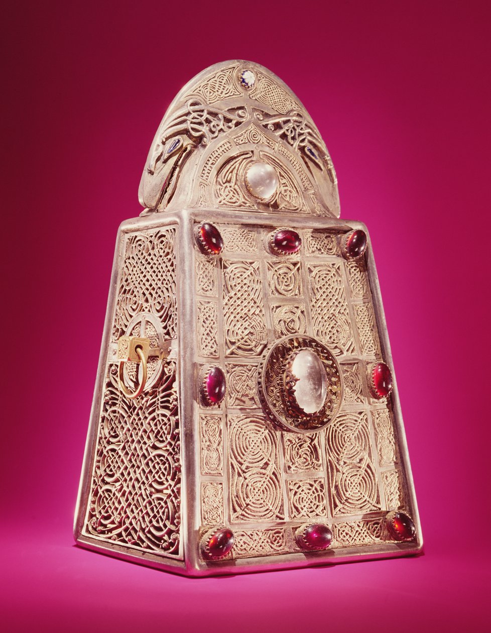 सेंट पैट्रिक बेल के धर्मस्थल, आर्मग, आयरलैंड से, c.1100 (सिल्वर und गोल्ड फ़िग्री क्रिस्टल और कांच के साथ कांस्य) (344384 भी देखें) द्वारा केल्टिक