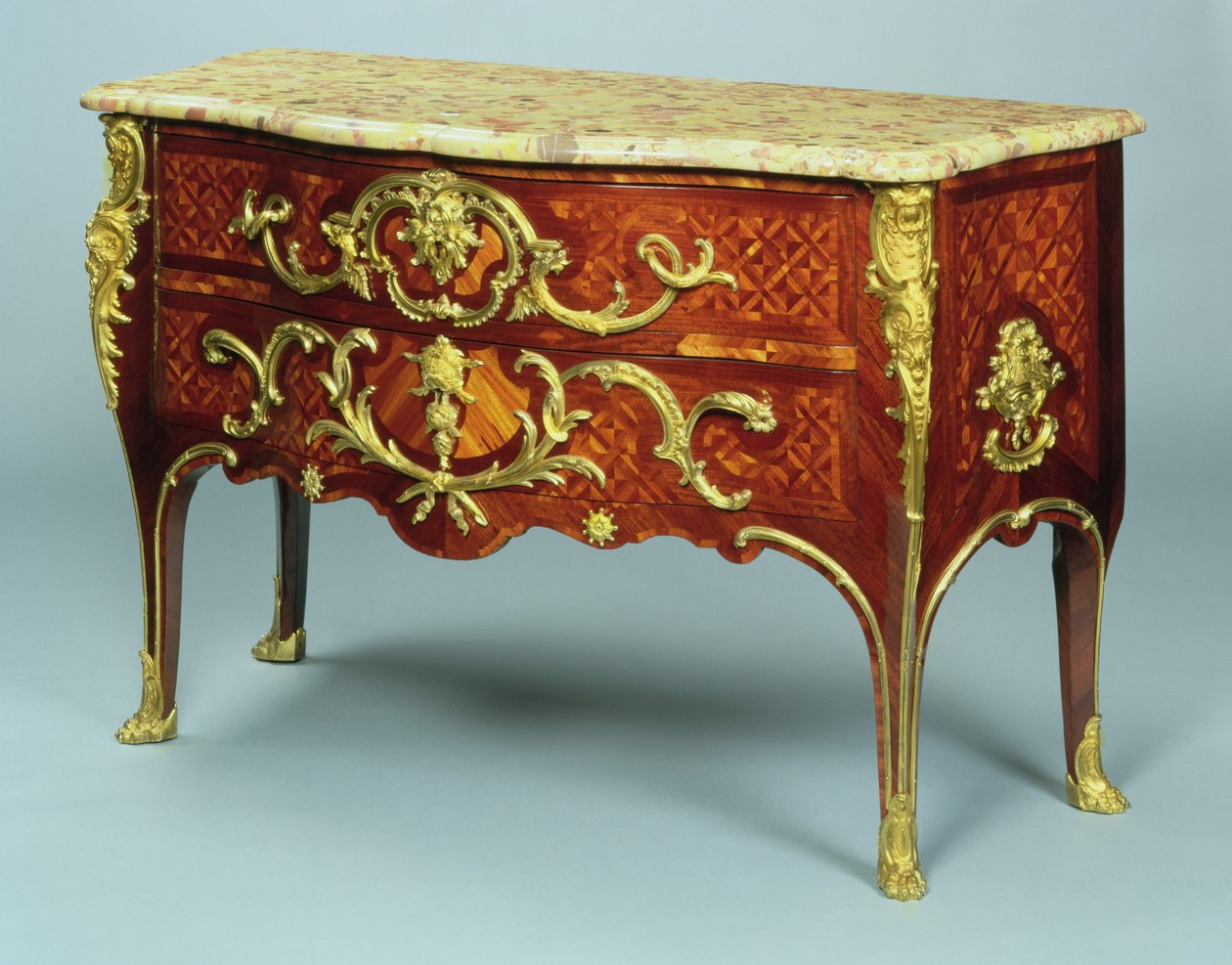 लुई XV कमोड, c.1730 साटनवुड और ऐमारैंथ द्वारा चार्ल्स क्रेसेंट