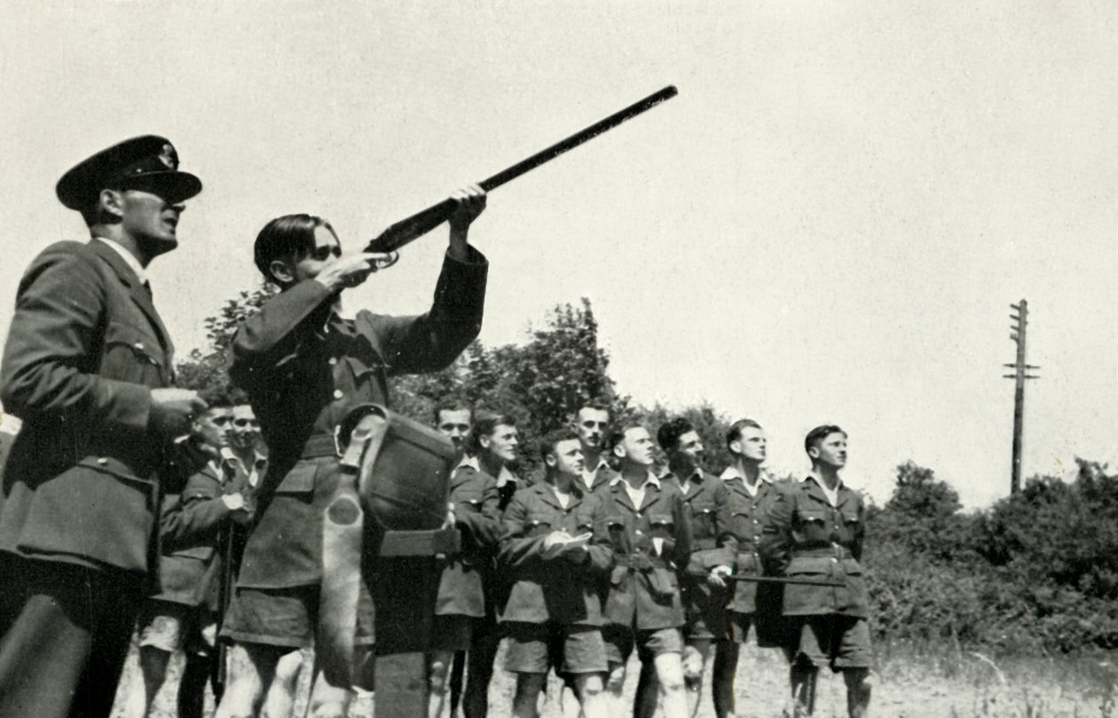 दूसरे विश्व युद्ध, 1941 के दौरान बंदूक से गोली चलाना सीखने वाले आरएएफ के जवान। द्वारा चार्ल्स ब्राउन