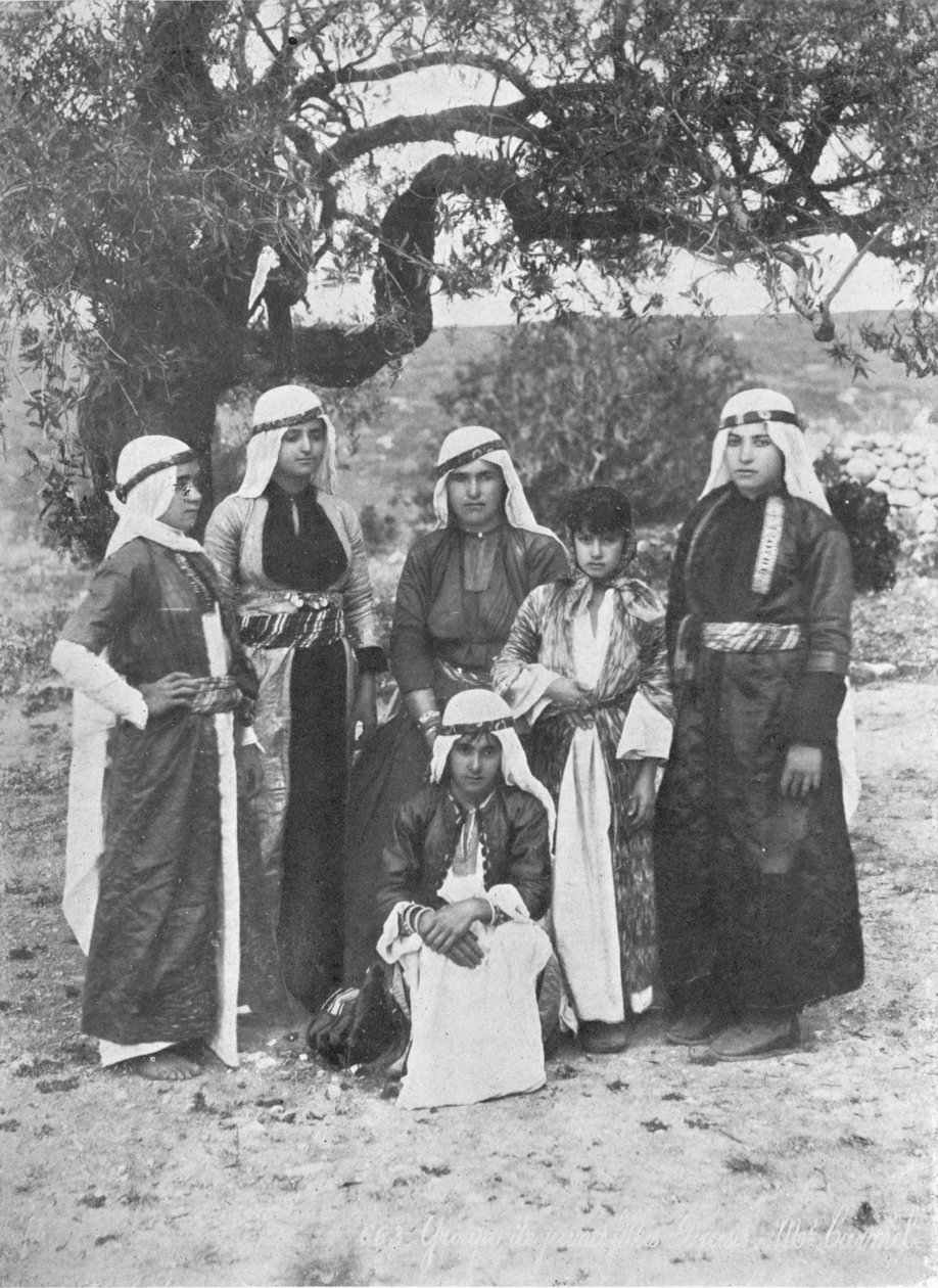 ग्रुप ऑफ़ ड्रूस लेडीज़, c1913 द्वारा चार्ल्स जेएस माकिन