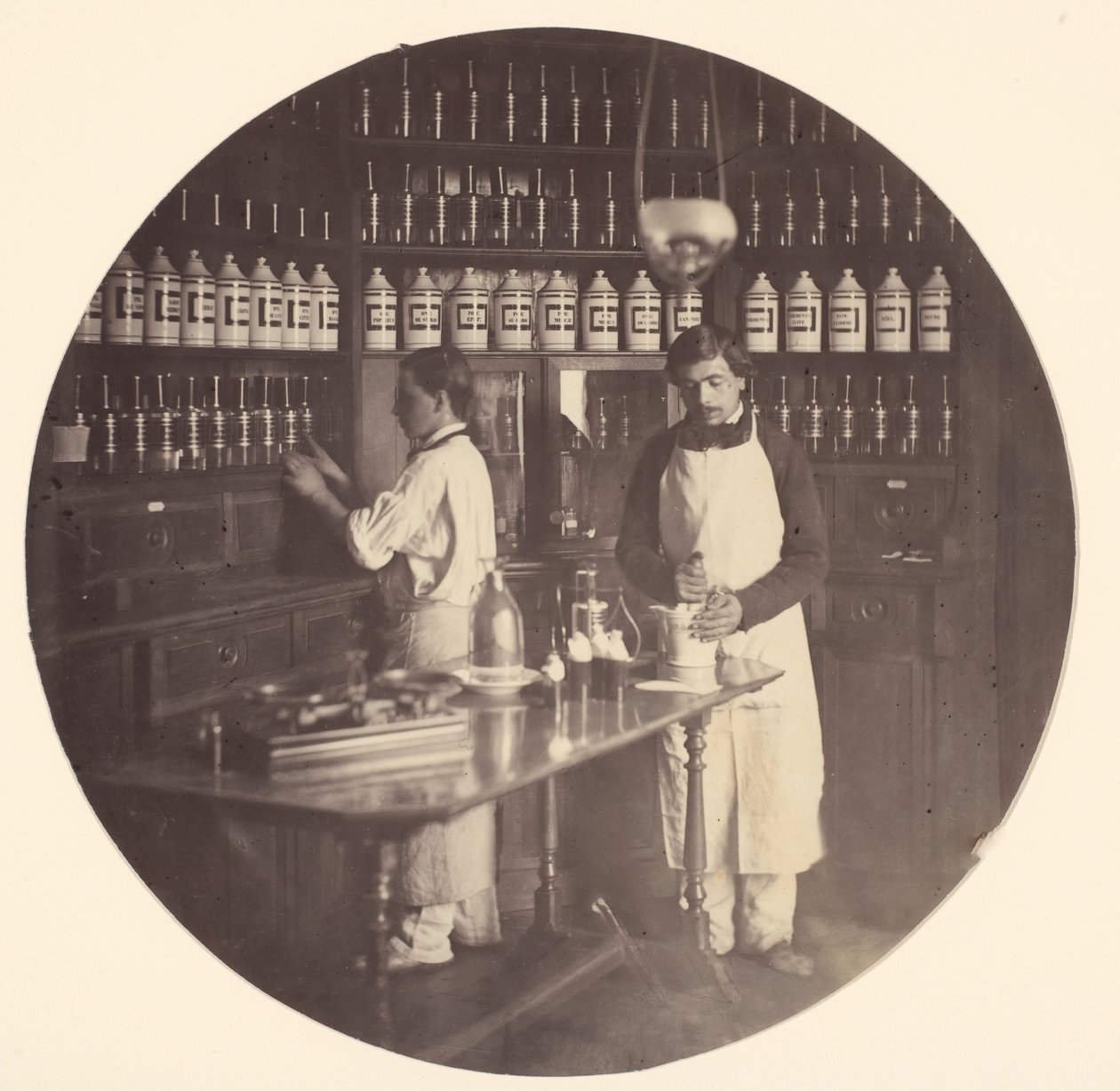 विन्सेन्स की शाही शरण, फार्मेसी, 1858-59। द्वारा चार्ल्स नेग्रे