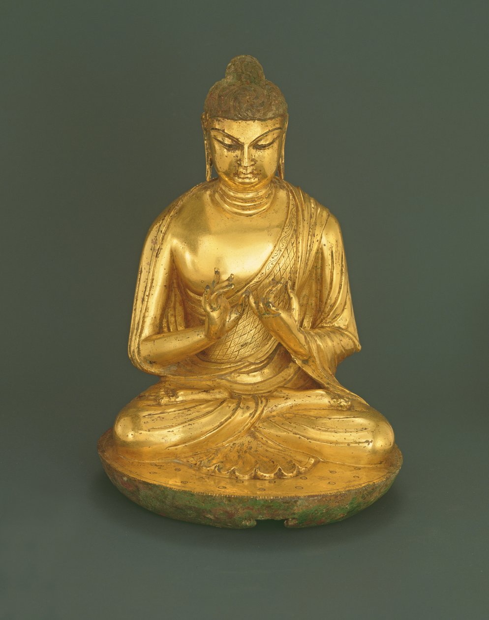 बुद्ध वैरोचना (दारी), तांग वंश (618-907), 8 वीं शताब्दी की शुरुआत में (गिल्ट लीड कांस्य) द्वारा चीनी स्कूल