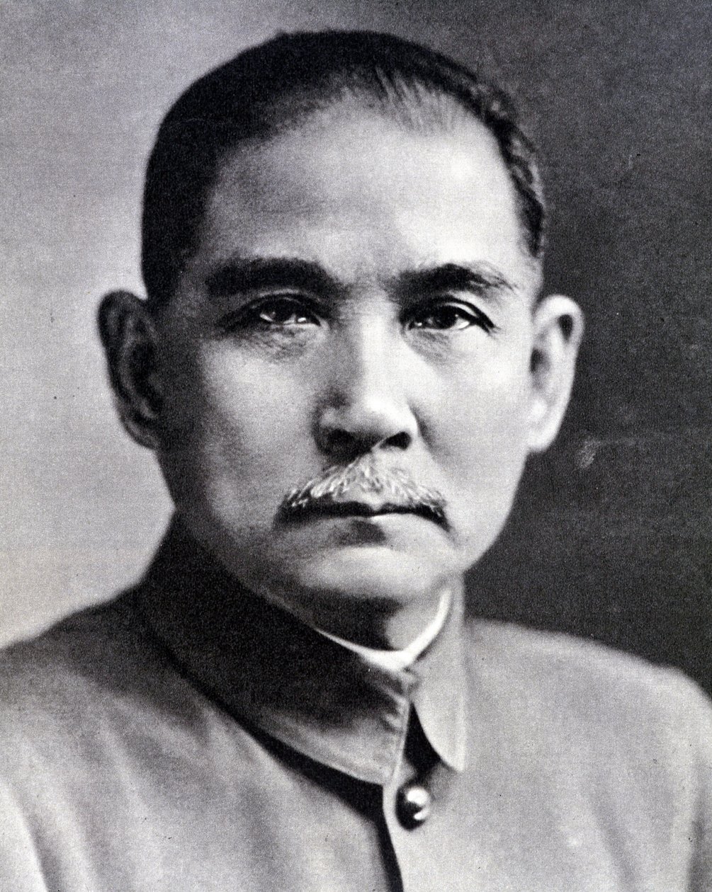 सन यात-सेन (यात सेन, झोंगशान) (1866-1925), चीनी क्रांतिकारी और राजनेता का पोर्ट्रेट। द्वारा चीनी फोटोग्राफर