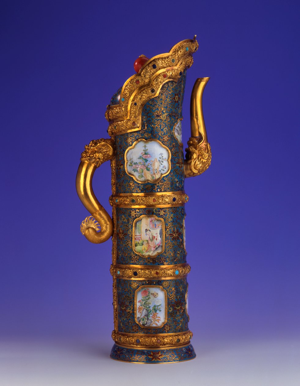 एक शानदार इंपीरियल सोना, क्लोइसेन और बीजिंग तामचीनी ईवर, डुओमुहु, Qianlong चार-वर्ण चिह्न और अवधि के उत्कीर्ण, पैलेस वर्कशॉप, 1736-1795 द्वारा चीनी स्कूल