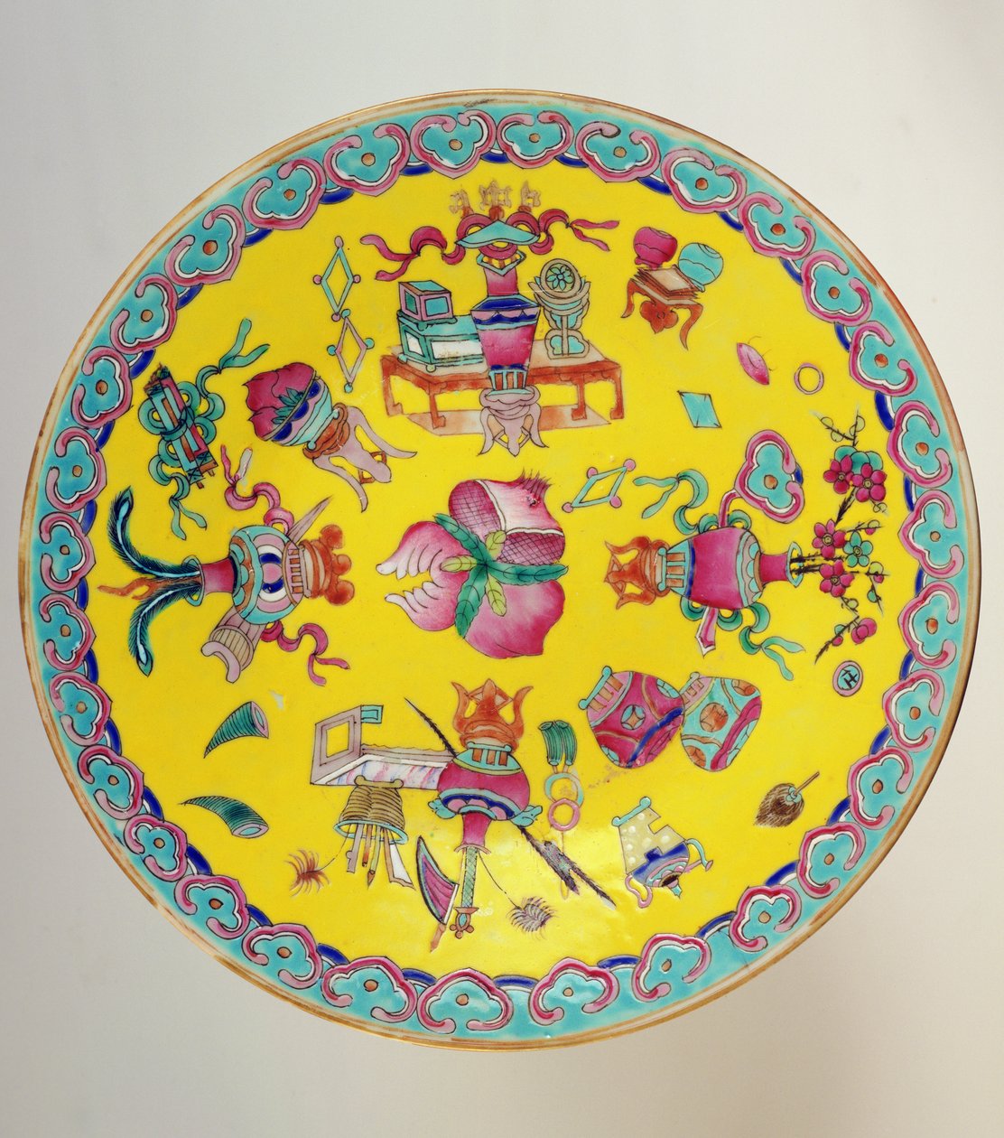 सजी हुई थाली, 1736-95 (सिरेमिक) द्वारा चीनी स्कूल