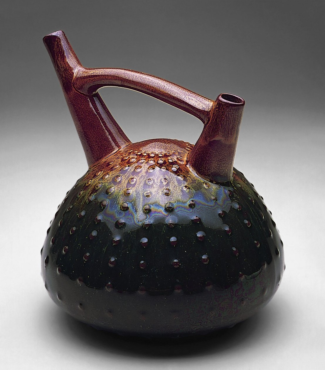 सी अर्चिन डबल-स्पाउट पोत, c.1879-1882 (सिरेमिक) द्वारा क्रिस्टोफर ड्रेसर
