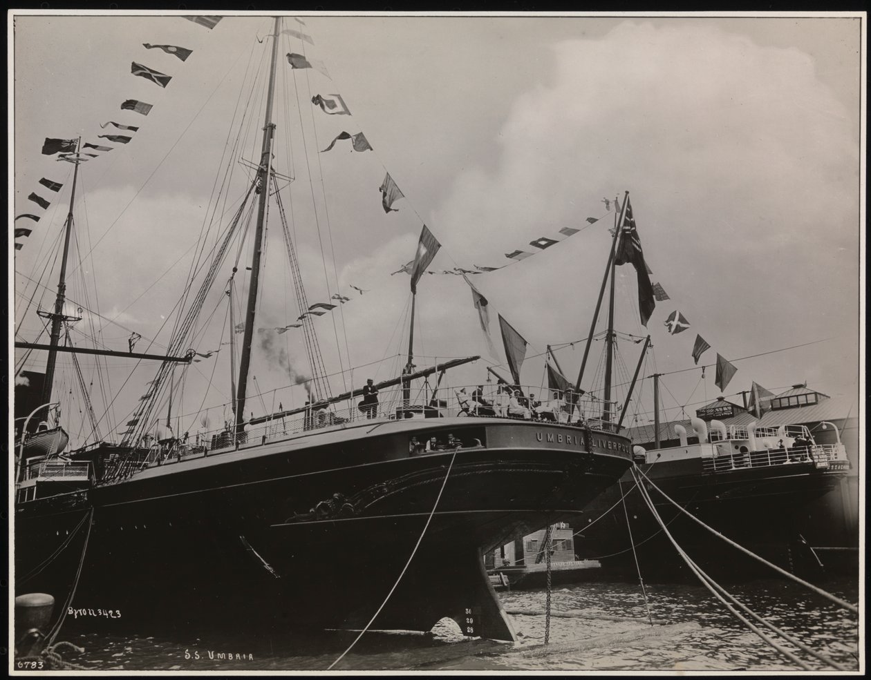 डॉक पर एसएस "उम्ब्रिया", c.1897 (b/w फोटो) द्वारा कंपनी बायरन