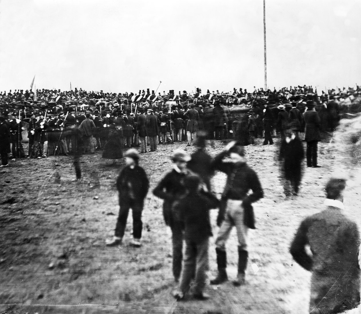 1863 में लिंकन के गेट्सबर्ग पते पर भीड़ द्वारा डेविड बाचरच