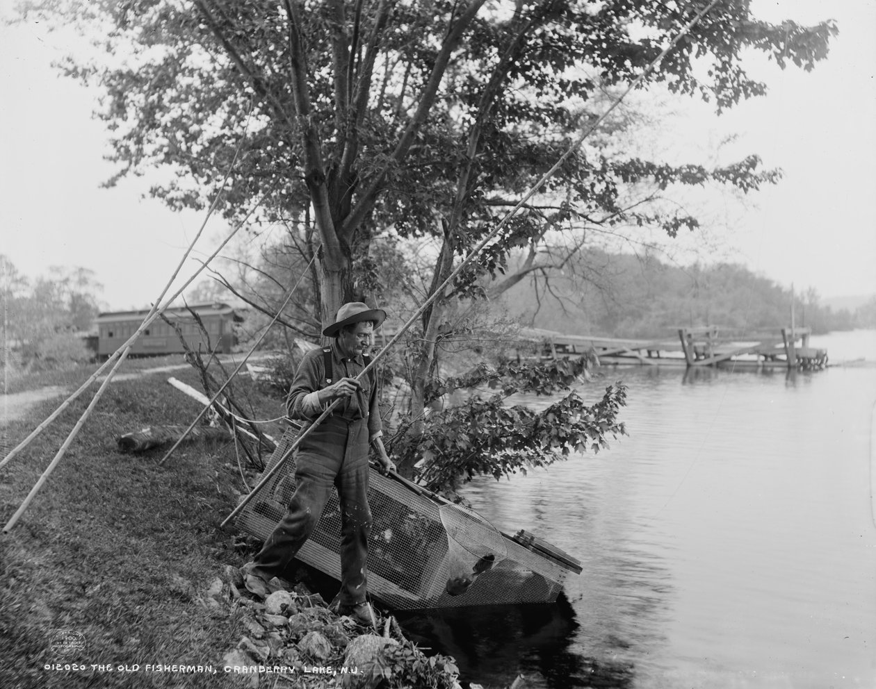 ओल्ड फिशरमैन, क्रैनबेरी लेक, NJ, c.1900 द्वारा डेट्रोइट प्रकाशन कंपनी