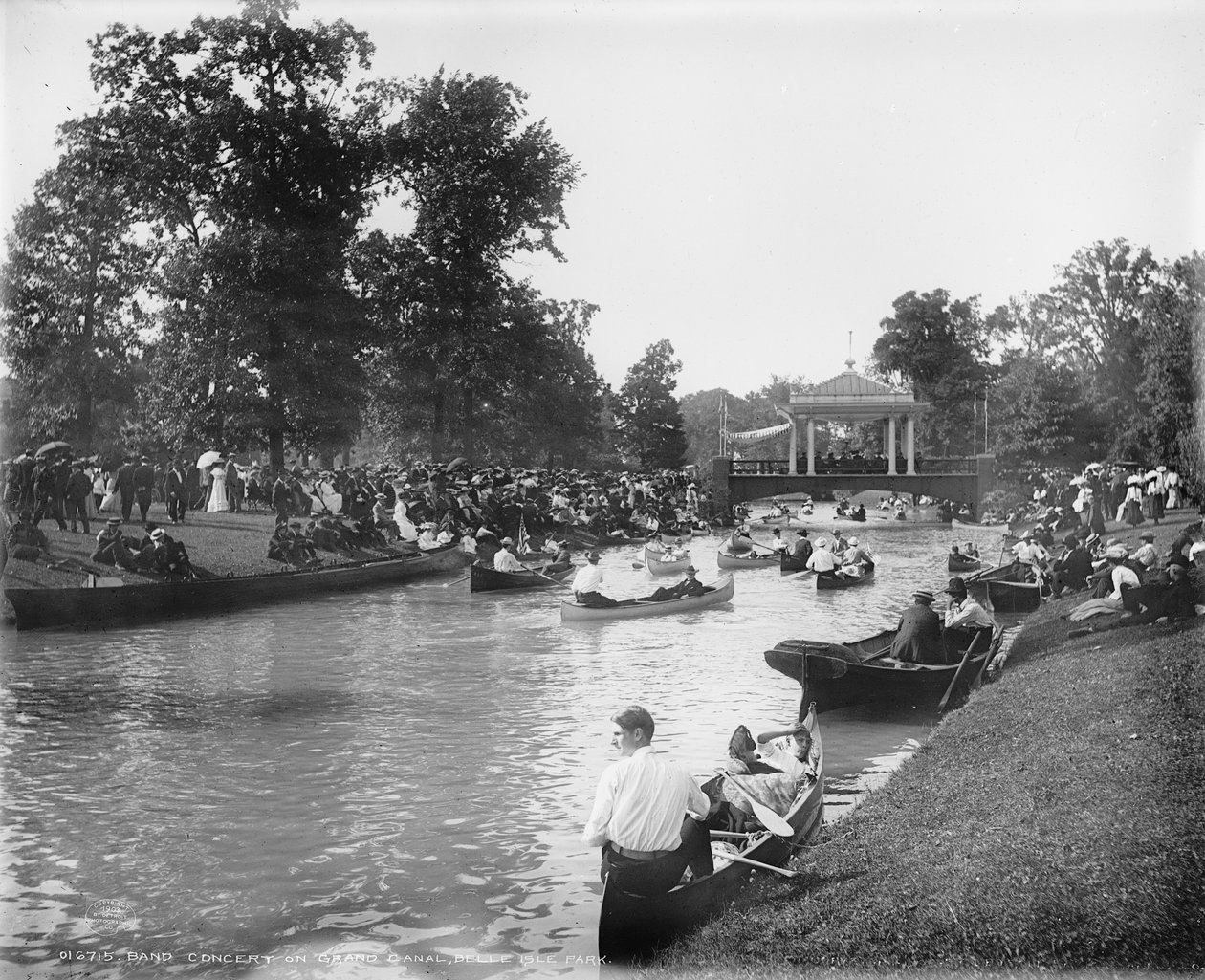 ग्रैंड कैनाल, बेले आइल पार्क, 1903-20 पर बैंड कॉन्सर्ट द्वारा डेट्रोइट प्रकाशन कंपनी