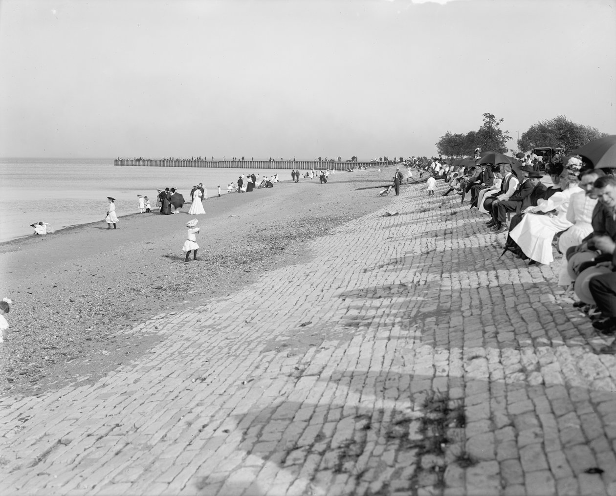 जर्मन बिल्डिंग के सामने, जैक्सन पार्क, शिकागो, c.1900 द्वारा डेट्रोइट प्रकाशन कंपनी