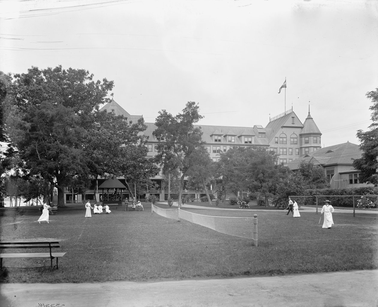 मैनहैसेट, मैनहैसेट हाउस में टेनिस, शेल्टर द्वीप, एनवाई, c.1904 द्वारा डेट्रोइट प्रकाशन कंपनी